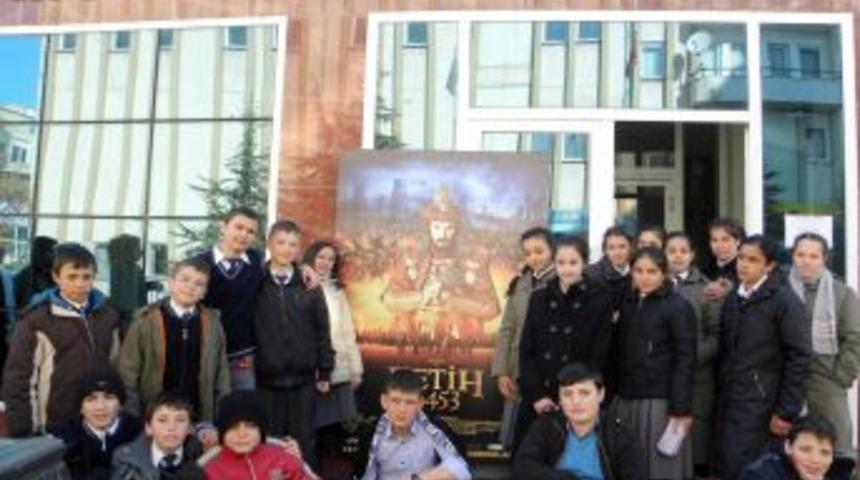Gen&ccedil;ler &lsquo;Fetih 1453&rsquo; filmine ilgi g&ouml;sterdi