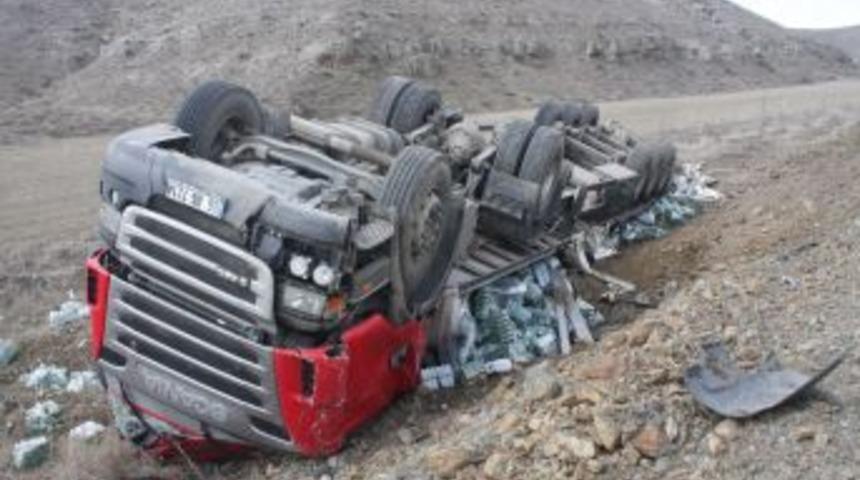 Maden suyu taşıyan TIR devrildi: Bir yaralı