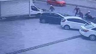 Küçükçekmece’de polis ekiplerinden kaçan şahsın üzerinden uyuşturucu çıktı