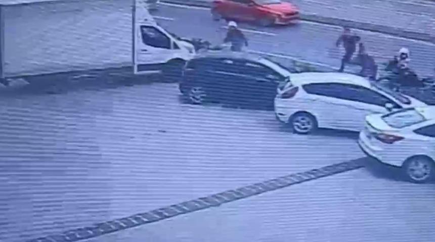 Küçükçekmece’de polis ekiplerinden kaçan şahsın üzerinden uyuşturucu çıktı