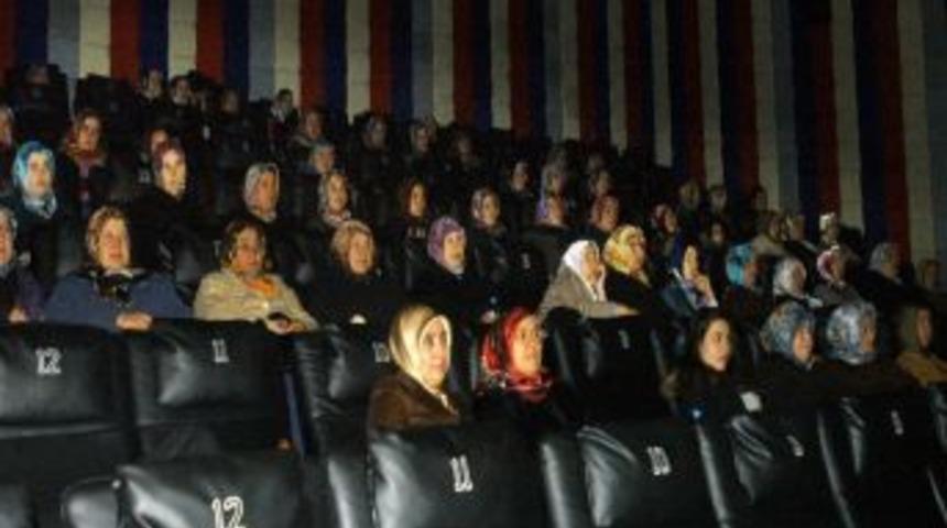 Mamak Belediyesi Aile Okulu, mezunlarını sinema ile ödüllendirdi