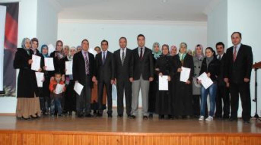 Aydıncık&rsquo;ta &ccedil;ocuk bakım kursunu tamamlayan 20 kursiyer sertifika aldı