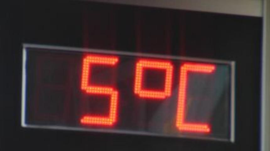 Kuşadası&rsquo;nda termometreler eksi 1 dereceyi g&ouml;sterdi