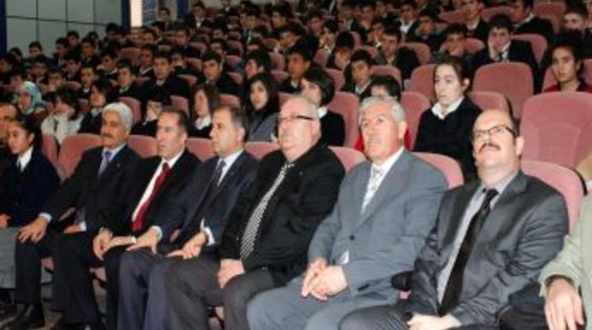 Şiir ve resim yarışmasında dereceye giren &ouml;ğrenciler &ouml;d&uuml;llendirildi