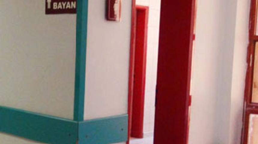 Başhekimle tıbbi sekreterin tuvalet kavgası