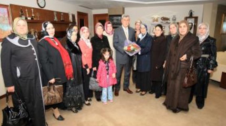 Karaosmanoğlu: Her g&uuml;n&uuml; Anneler G&uuml;n&uuml;, her g&uuml;n&uuml; Kadınlar G&uuml;n&uuml; olarak g&ouml;r&uuml;yoruz