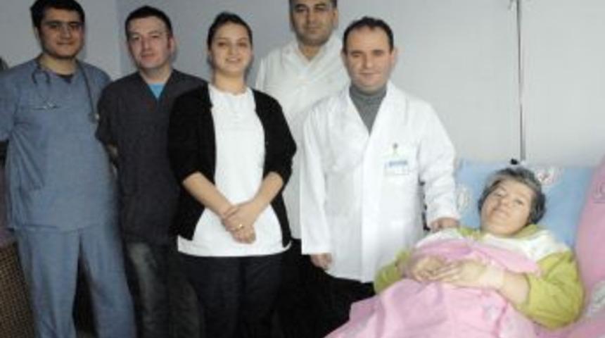 Devlet Hastanesi&rsquo;nde ilk kez kapalı kalınbağırsak ameliyatı yapıldı