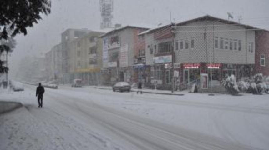 Burdur&rsquo;da k&ouml;y okullarında eğitime kar engeli