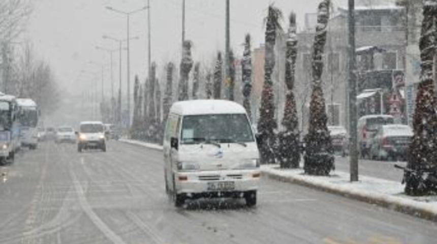 Sakarya'da 46 k&ouml;y yolu ulaşıma kapandı