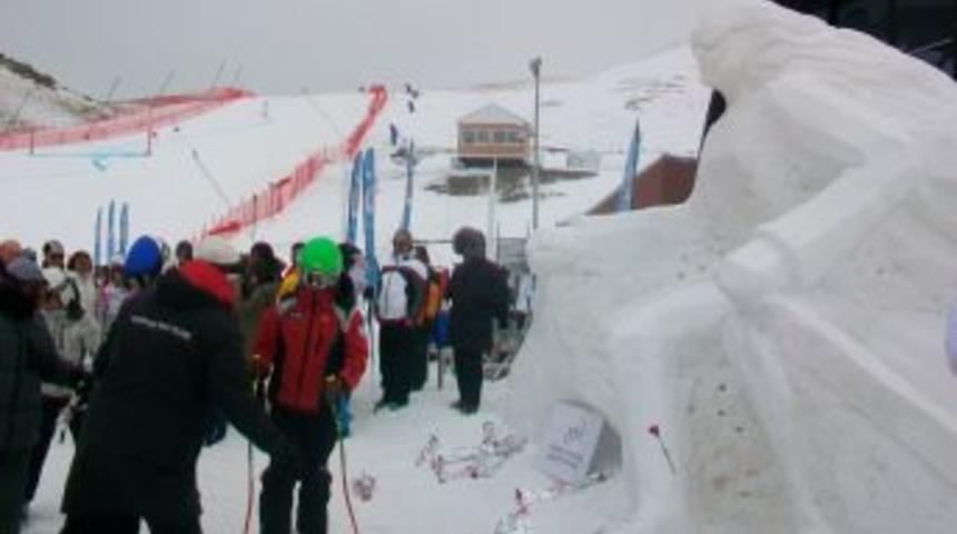 Aslı Nemutlu adına d&uuml;zenlen Alp Disiplini T&uuml;rkiye Kayak Şampiyonası başladı