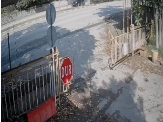 Yaya geçidinde otomobilin çarptığı elektrikli bisikletin sürücüsü öldü