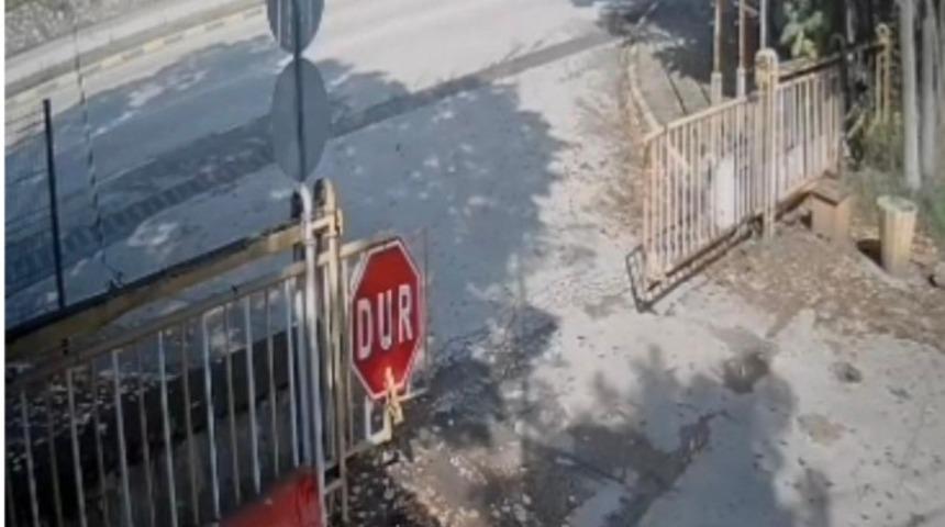 Yaya geçidinde otomobilin çarptığı elektrikli bisikletin sürücüsü öldü