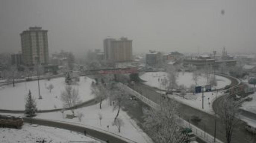 Bursa&rsquo;da eğitime kar engeli