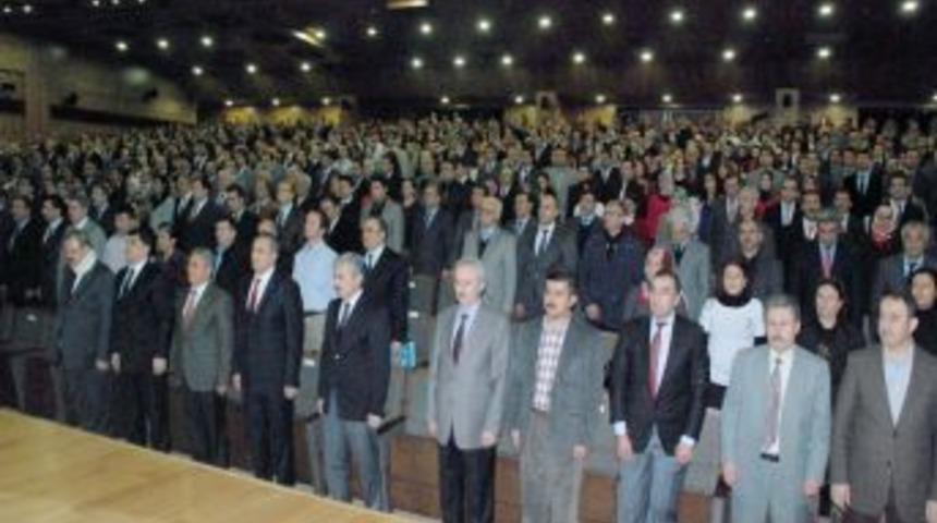 &ldquo;Eğitimciler, milli manevi değerleri de &ouml;ğrencilere aktarmalı&rdquo;