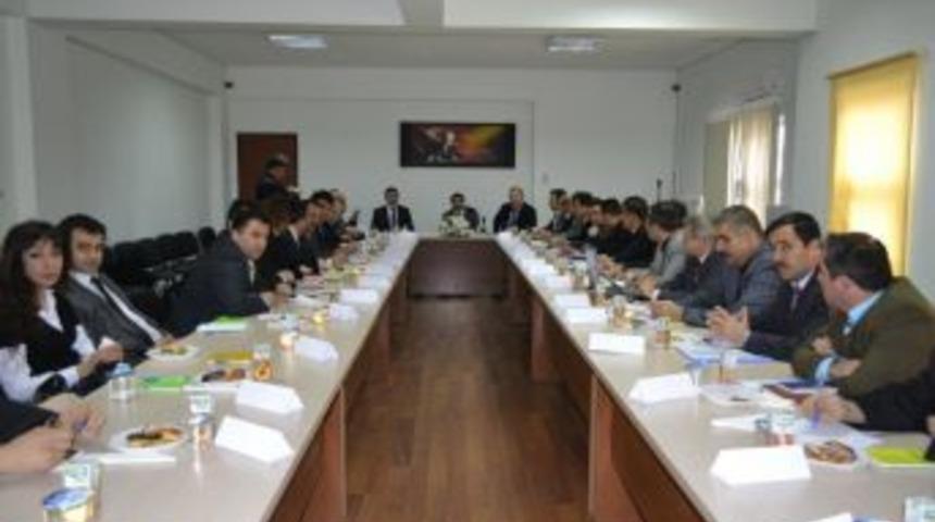 Turgut &Ouml;zbek m&uuml;d&uuml;rlerle bir araya geldi