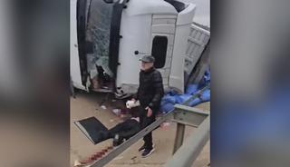 Tır kazasında kolu kopan sürücü tedavi altına alındı