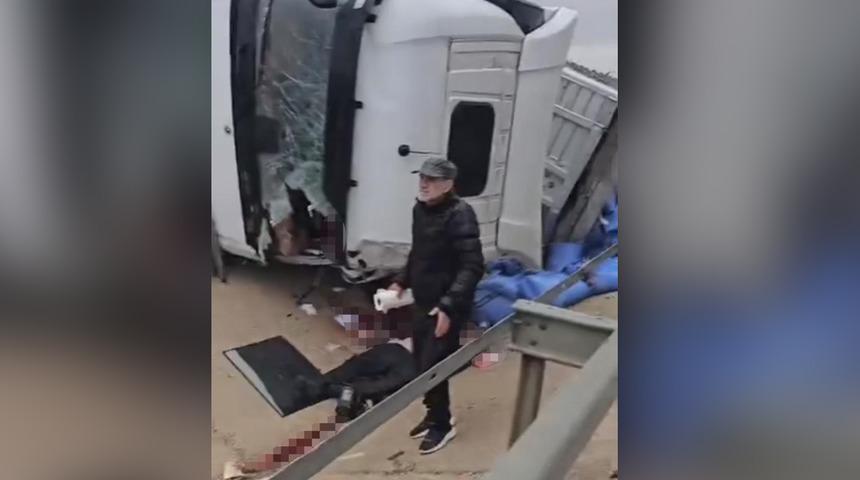 Tır kazasında kolu kopan sürücü tedavi altına alındı