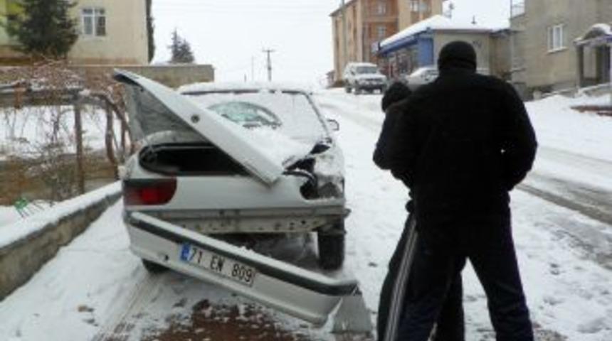 Kayan TIR, ara&ccedil;ları hurdaya &ccedil;evirdi