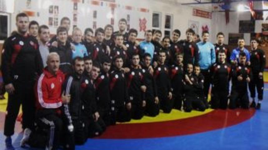 Serbest G&uuml;reş A Milli Takımı'nın &uuml;&ccedil;&uuml;nc&uuml; kampı başladı