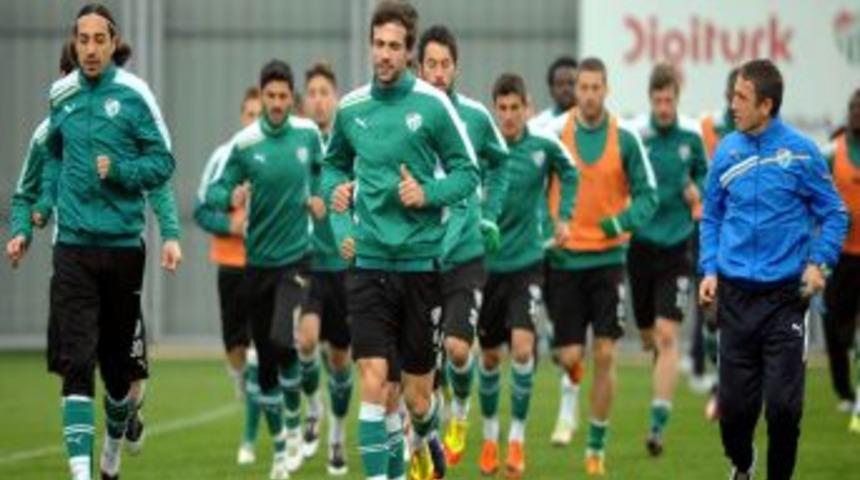 Bursaspor, Eskişehirspor ma&ccedil;ı hazırlıklarını s&uuml;rd&uuml;rd&uuml;