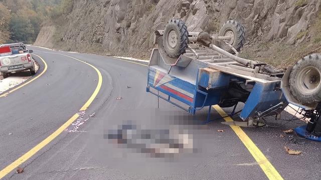 Düzce'de patpat devrildi! 19 yaşındaki genç hayatını kaybetti
