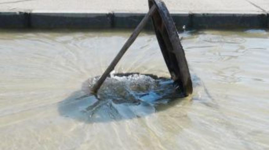 Hatay Havaalanı'ndaki su tahliyesi i&ccedil;in Bursa&rsquo;dan motopomp getiriliyor