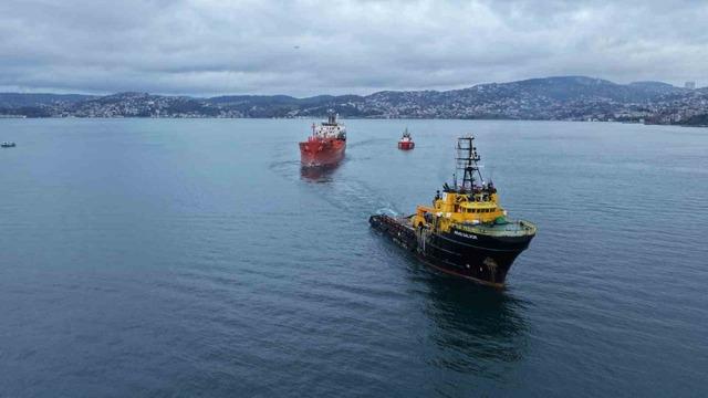 Karadeniz’de dron saldırısına uğrayan tankerin geçişi nedeniyle İstanbul Boğazı trafiğe kapandı 2