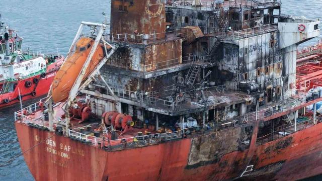 Karadeniz’de dron saldırısına uğrayan tankerin geçişi nedeniyle İstanbul Boğazı trafiğe kapandı 4