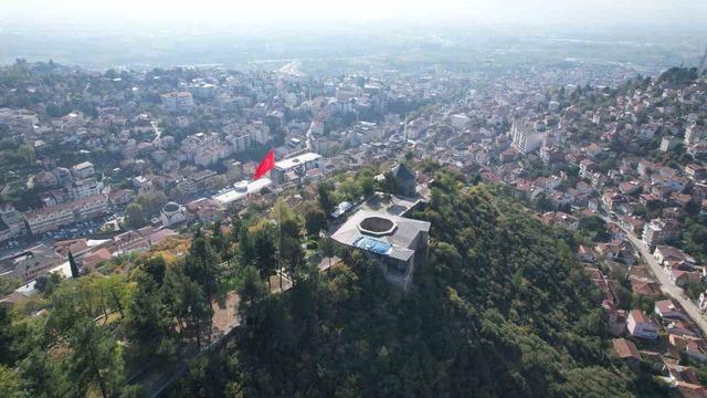 9 asırlık Yağıbasan Medresesi’nin hasarlı çatısında brandalı önlem alındı 1
