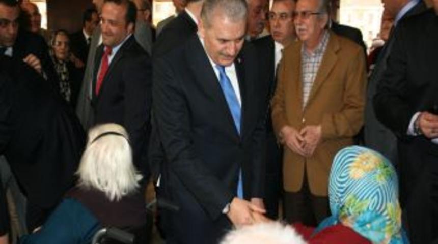 Şahin ve Yıldırım, 260'ıncı &ccedil;ocuğu koruyucu aileye teslim etti