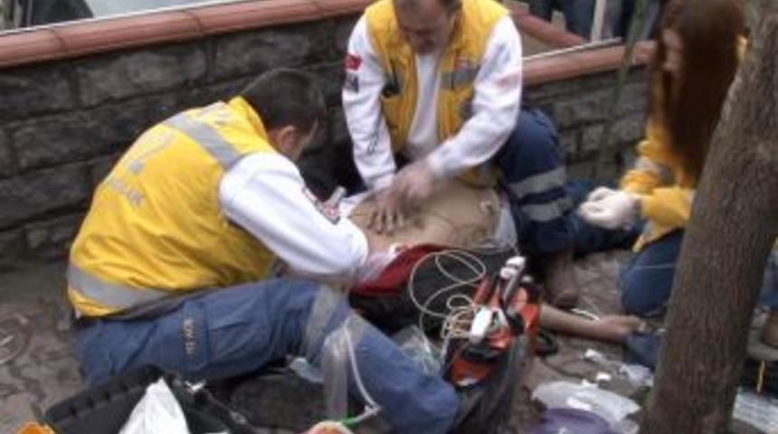 Hayat sigortası i&ccedil;in &ccedil;ıktı, kaldırıma takılıp can verdi