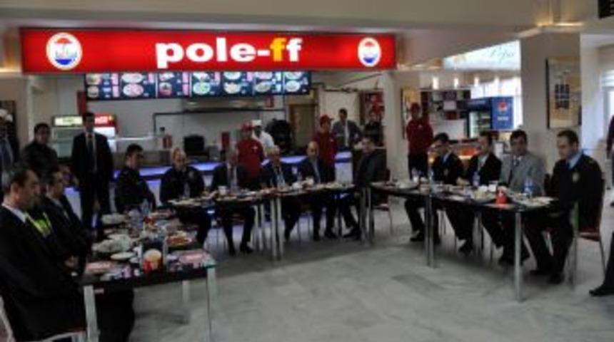 Polisevinde halka a&ccedil;ık kafeterya a&ccedil;ıldı