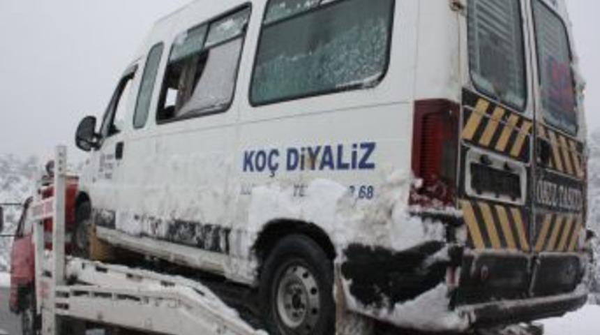Karab&uuml;k'te trafik kazası: 14 yaralı