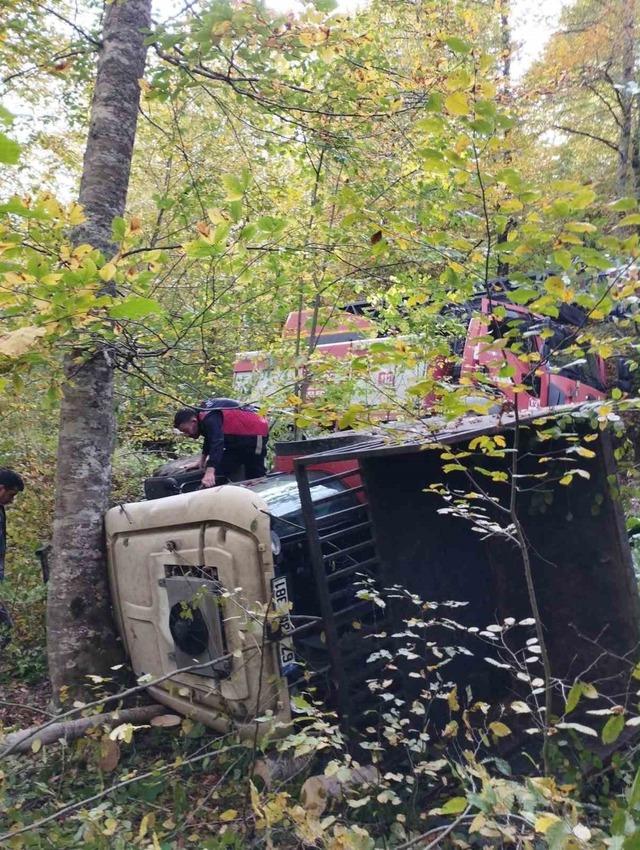 Traktörün altında kalan sürücü hayatını kaybetti 1
