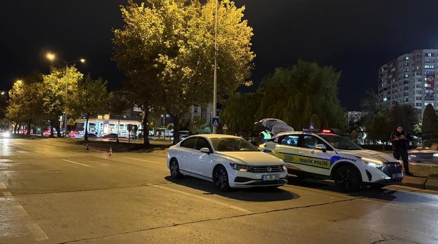 Otomobilin çarptığı üniversite öğrencisi ağır yaralandı