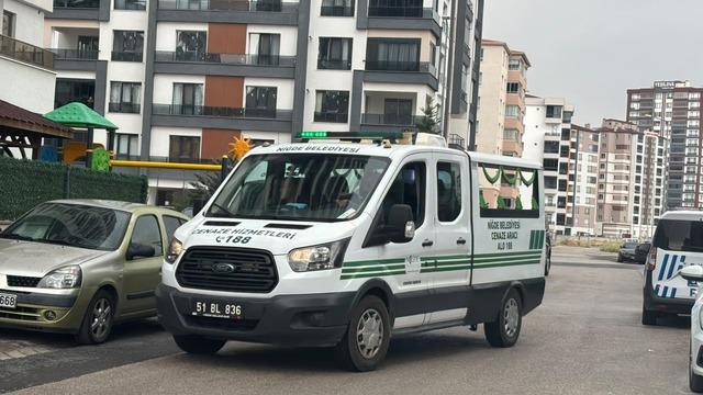 Niğde’de genç kız çatı katında ölü bulundu