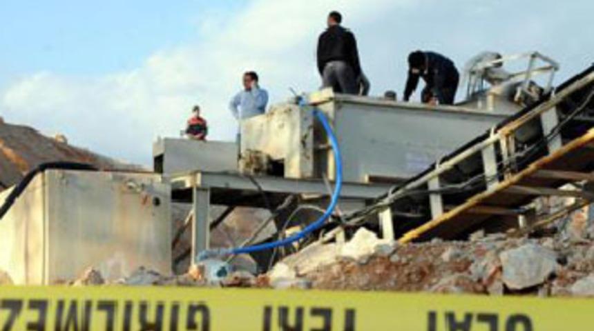 Miksere d&uuml;şen iş&ccedil;i &ouml;ld&uuml;