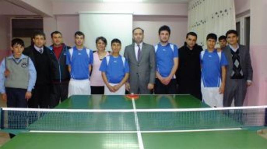 Yetiştirme yurdu'nda tenis turnuvası