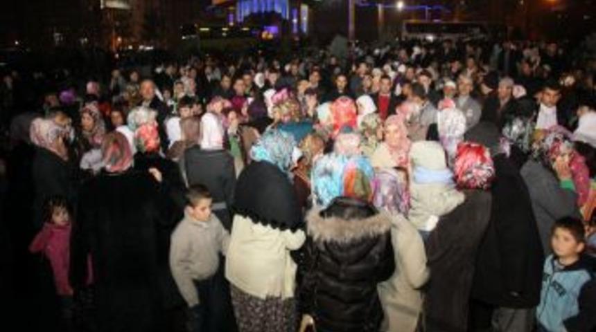 176 kişilik Umre kafilesi dualarla kutsal topraklara uğurlandı