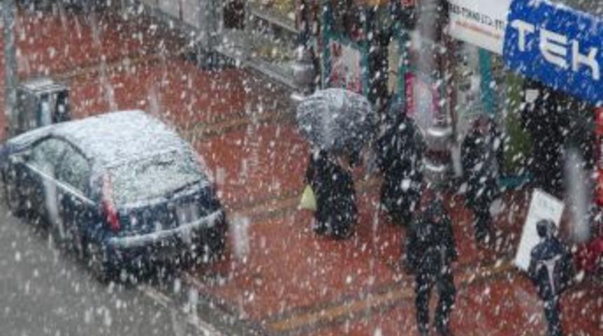 Zonguldak'ta kar yağışı etkili oluyor