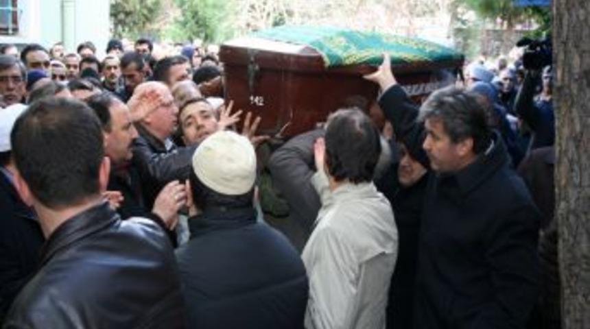 Eğitim gönüllüsü Köse Mahmut toprağa verildi