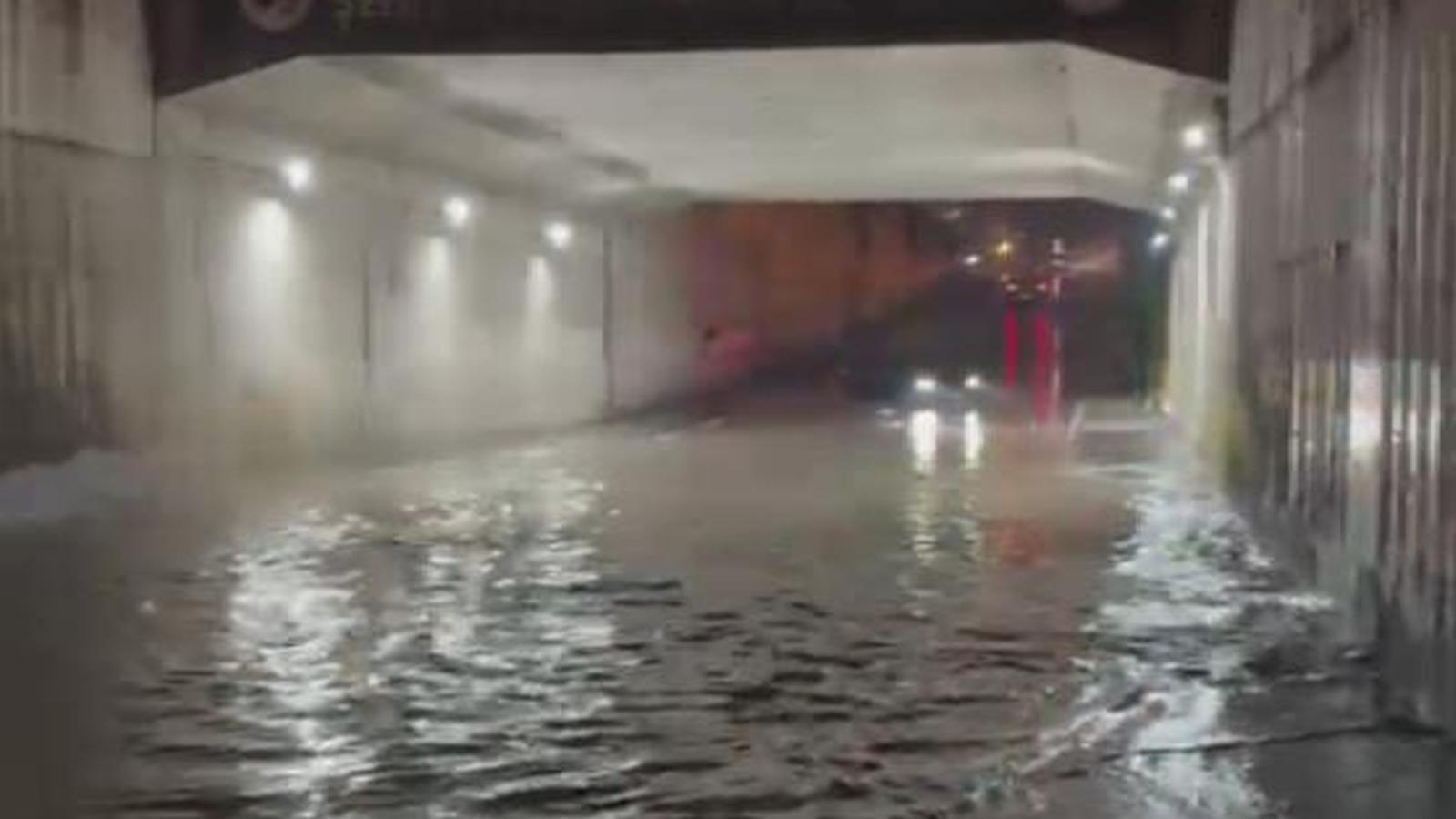 Hatay’da sağanak yağış yolları ve caddeleri göle çevirdi