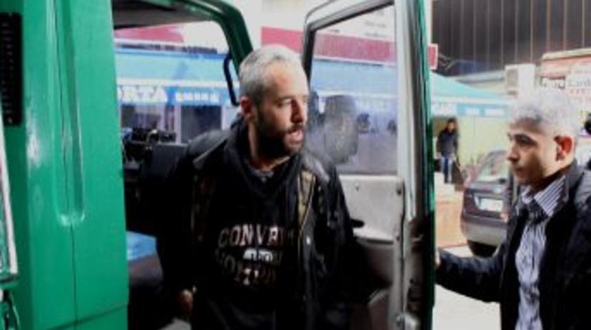 Anthony Shadid'in cenazesi otopsi i&ccedil;in Adana Adli Tıp Kurumuna getirildi