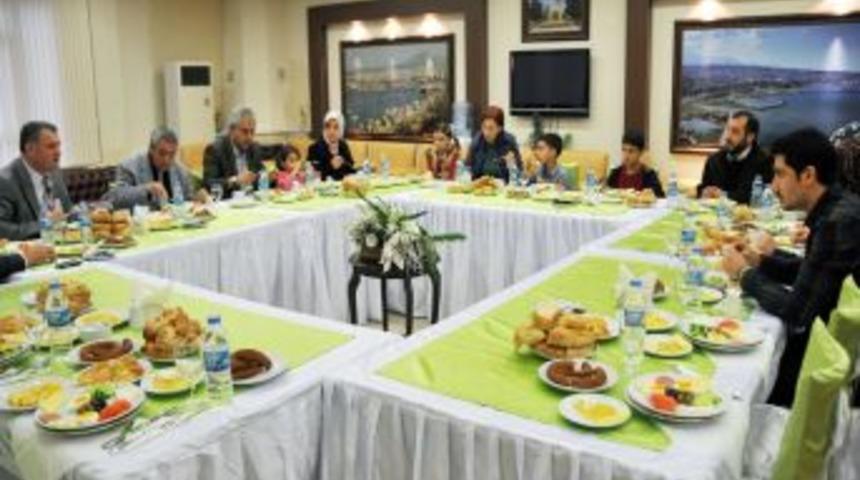 Samsun İl &Ouml;zel İdaresi, depremzedelere kahvaltı verdi