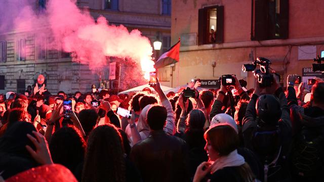 Avrupa alev alev! Sadece Fransa'da 410 bin kişi sokakta... Gözler şimdi verilen yeni tarihe çevrildi!