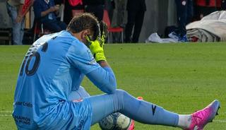 Fernando Muslera sevenlerini korkuttu! Ma&ccedil;ta bir anda kendini yere bıraktı