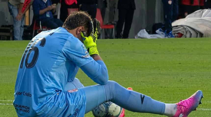 Fernando Muslera sevenlerini korkuttu! Ma&ccedil;ta bir anda kendini yere bıraktı