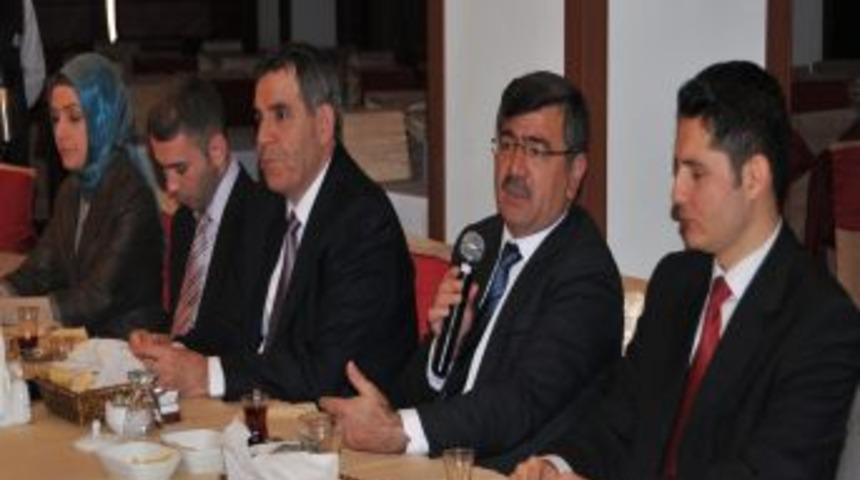 Niğde Belediye Başkanı Akdoğan, AK Partililerle buluştu