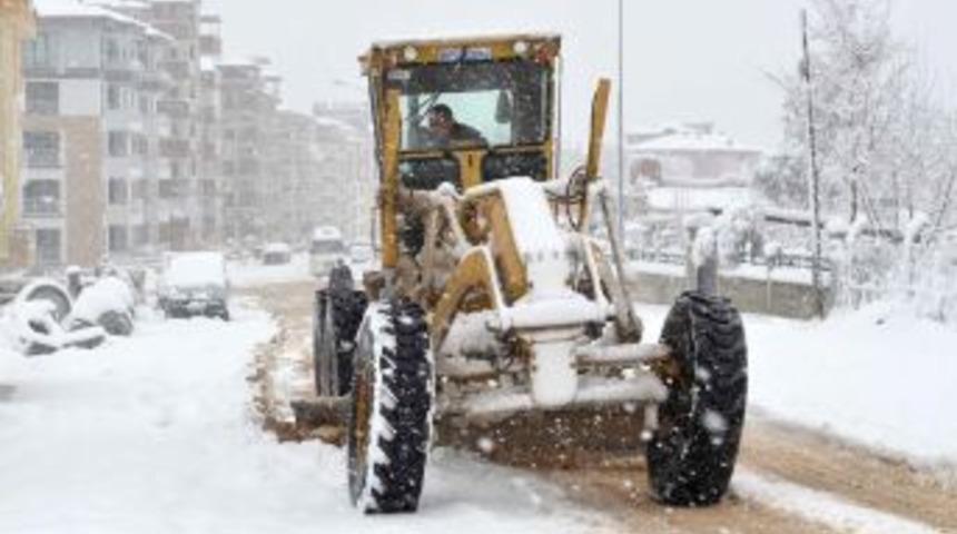 Denizli karla m&uuml;cadele ediyor