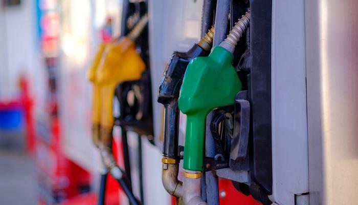 Akaryakıta &Ouml;TV zammı &ouml;ncesi yeni zam: &Ouml;nce benzin sonra motorin